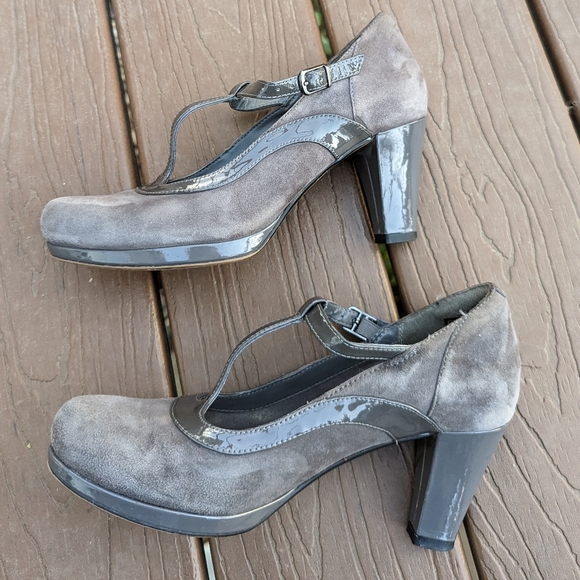 CLARKS ARTISAN taupe suede T-strap heels 7.5 - Picture 4 of 8
